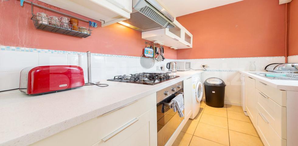 			1 Bedroom, 1 bath, 1 reception Flat			 Sinclair Road,, SHEPHERDS BUSH